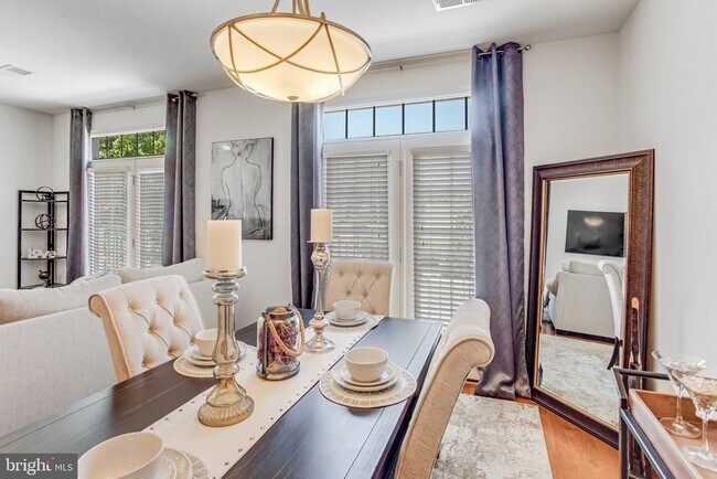 Photo - 1567 Renate Dr