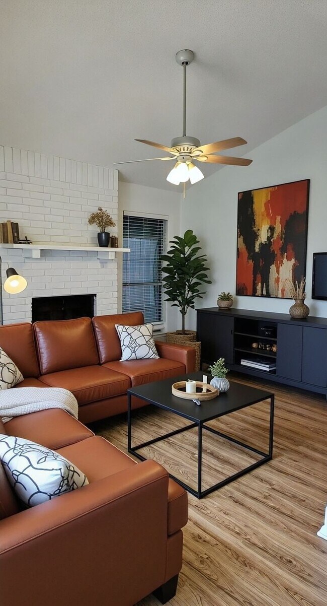 Photo - 1114 Royal Crest Dr
