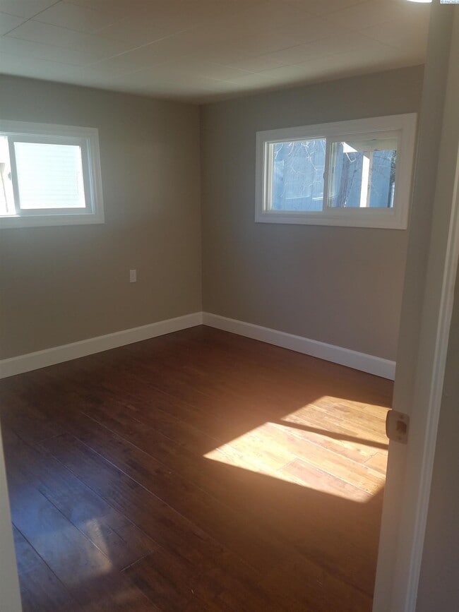 Photo - 905 Winslow Ave