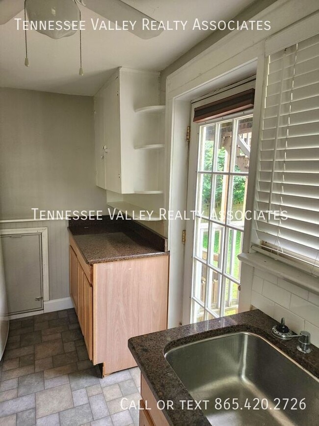 Photo - 419 Noelton Dr SW