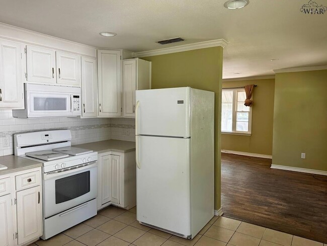 Photo - 2918 Featherston Ave