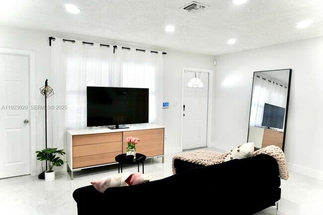 Photo - 1213 NW 6th Ave