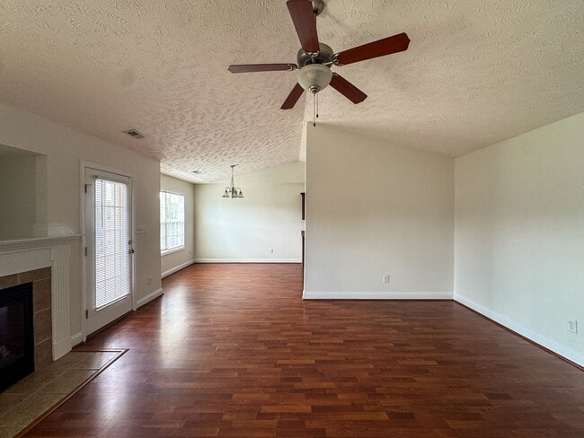 Photo - Charming 3 Bed 2 Bath Home in Fayetteville
