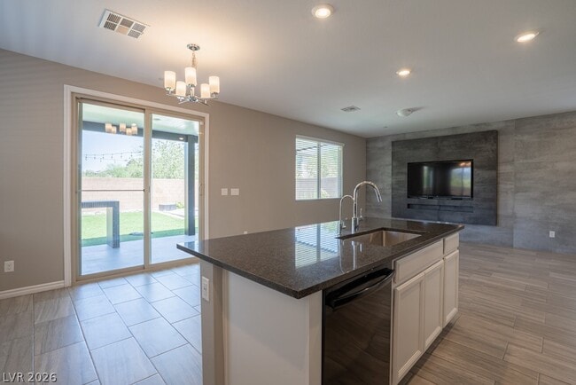 Photo - 896 Bluebell Brook St