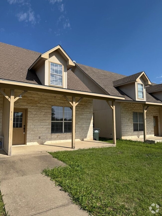 Building Photo - COMING SOON - MID MAY Rental