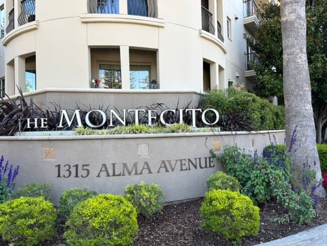 Photo - Beautiful 1 bedroom, 1 bath condo downtown Walnut Creek. In-unit washer & dryer! Unit 414