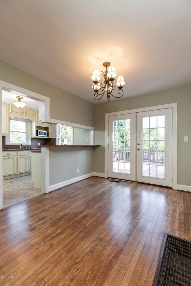 Photo - 4022 Gloucester Rd