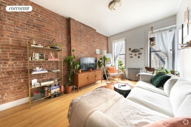 Building Photo - 989 Seneca Ave Rental