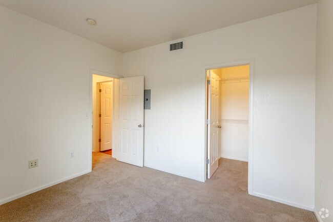 1BD, 1BA - 745 SF