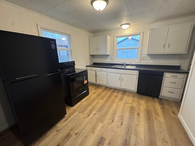 Photo - 1320 N Jay St