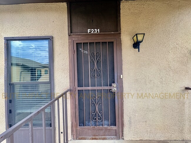 Building Photo - 1620 N Wilmot Rd