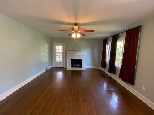 Photo - Spacious 4-Bedroom Home with Pool! "ASK ABOUT OUR ZERO-DEPOSIT OPTION"