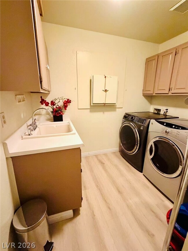 Photo - 6576 Moonshadow Cir