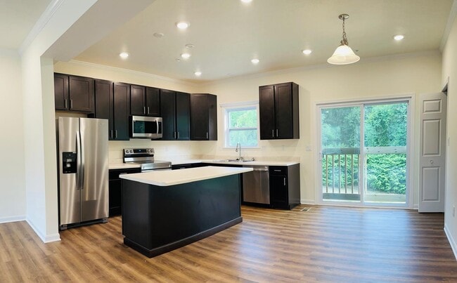 Photo - 715 Ravenshire Ct