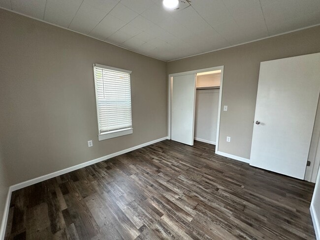 Photo - 2 Bedroom, 1 Bathroom Upper Level Apartment!