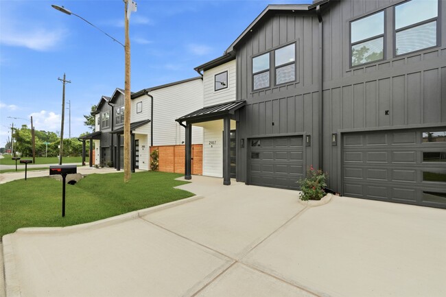 Photo - 2107 Esther Dr