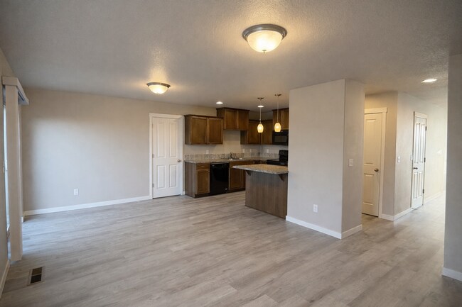 Photo - 5917 NE 71st Ct