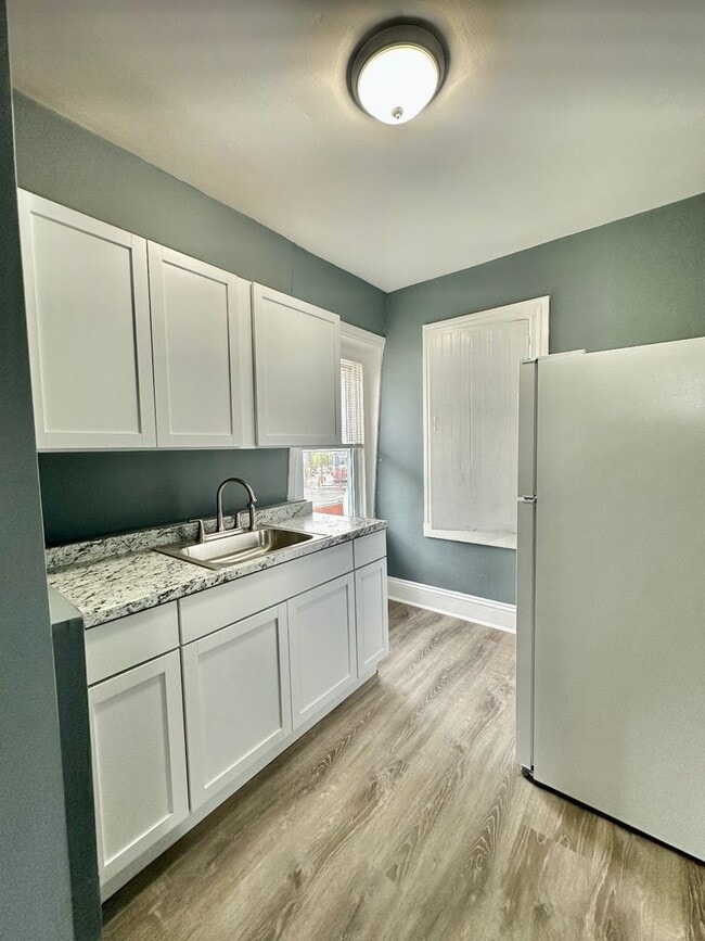 Building Photo - 50 Common St