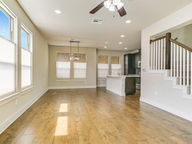 Photo - 5309 William Holland Ave Unidad 8