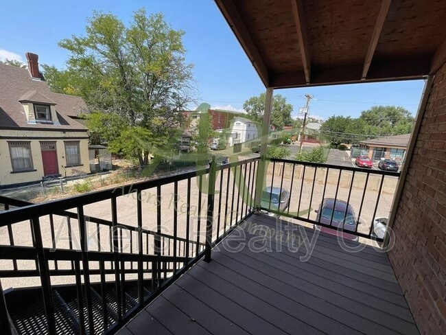 Photo - 411 W 11th St