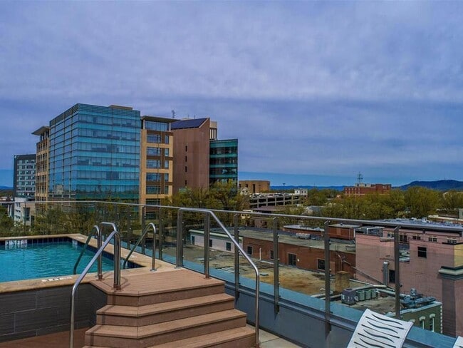 Roof top Pool - 100 E Washington St Unit 23