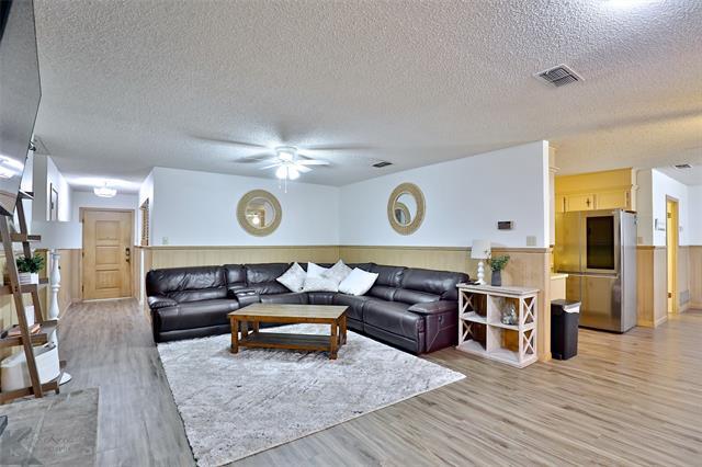 2810 Arrowhead Dr