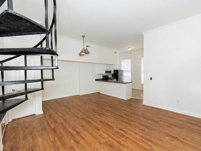 Photo - 235 King St Unit 1