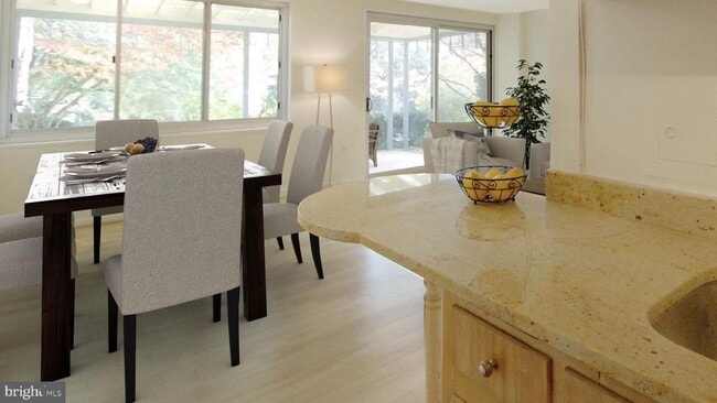 Photo - 10201 Grosvenor Pl Unidad 112