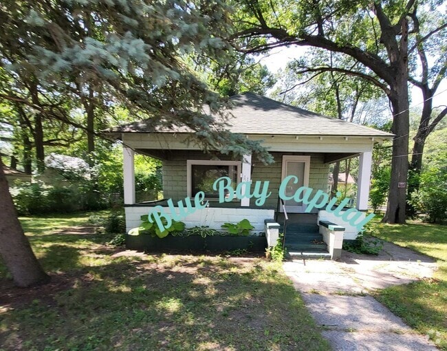Building Photo - 3 Bedroom/ 1 Rental
