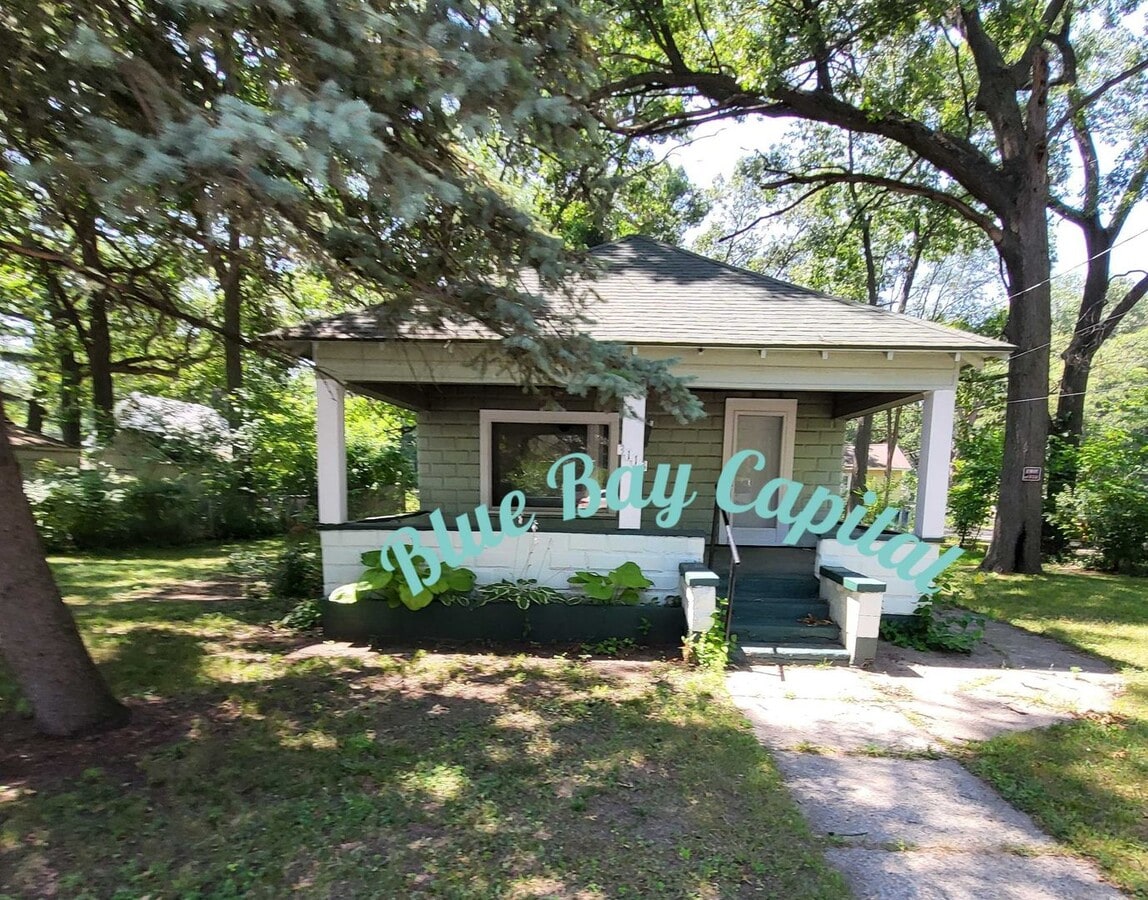 3 Bedroom/ 1 - 3 Bedroom/ 1 House