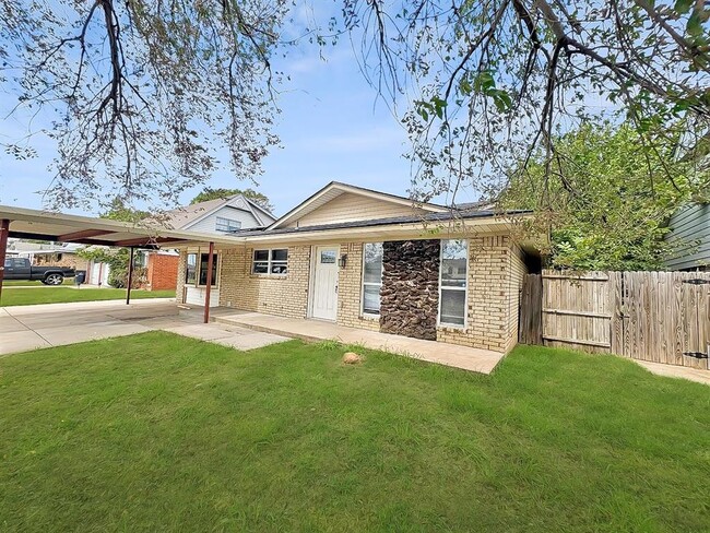 Photo - 6707 NW Compass Dr