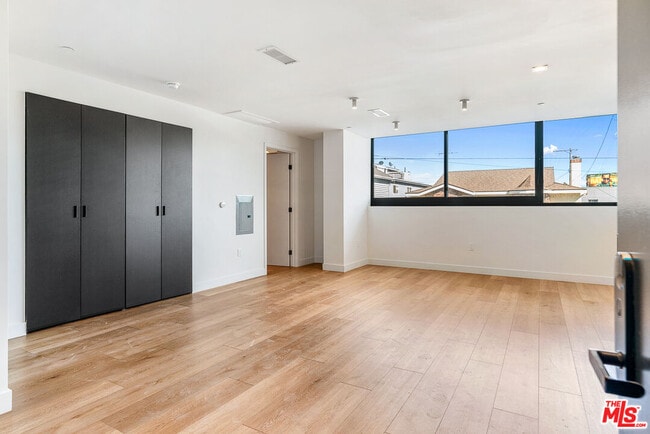 Building Photo - 3688 Overland Ave Unit 201 Rental