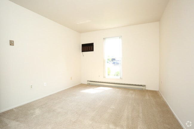 Plymouth Hills Apartments