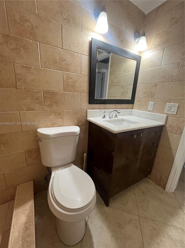 Photo - 3923 NE 166th St Unidad N-106