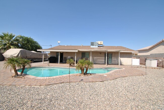 Furnished 3 Bed 2 Bath POOL Home!! Long Te... - Furnished 3 Bed 2 Bath POOL Home!! Long Te...