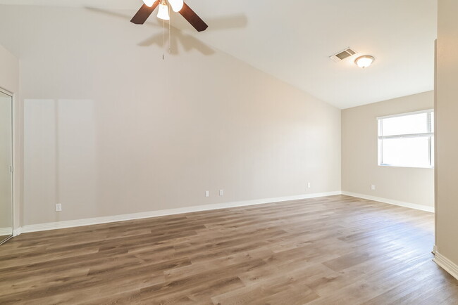 Photo - 827 Harbor Beach Ct