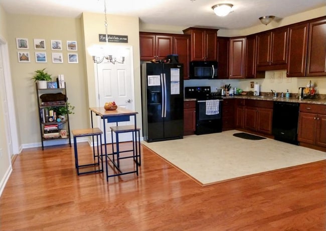 Photo - 115 Alma Mater Dr