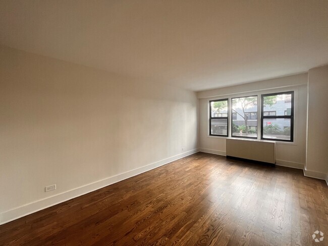 Building Photo - 220 E 63rd St Unit 2M Rental