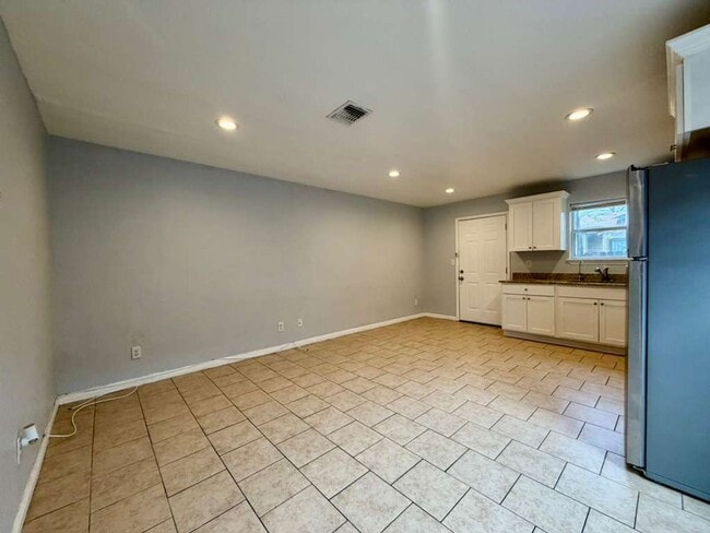 Photo - 3107 W Travis St