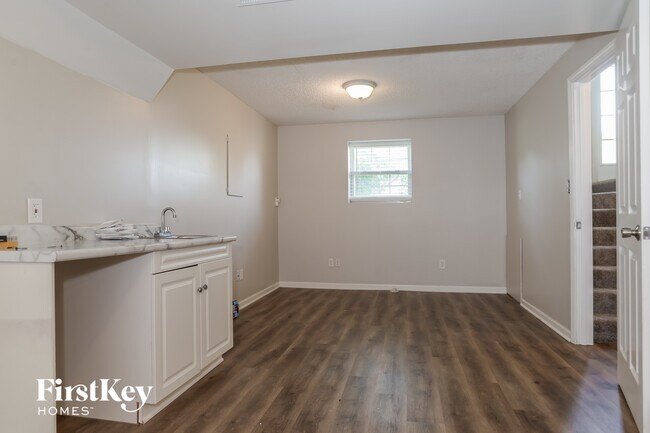 Photo - 720 NE 107th St