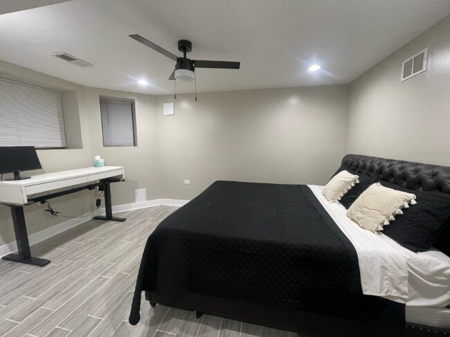 Photo - 6118 S Champlain Ave Unit 1