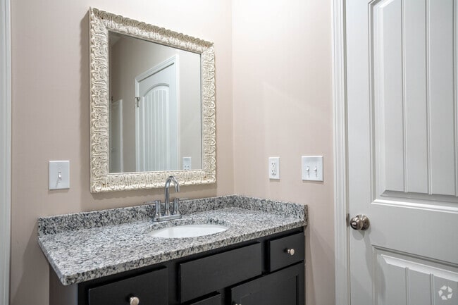 Baño de 1BR, 1BA de 85 metros cuadrados/900 pies cuadrados - The Ridge at Walnut Valley