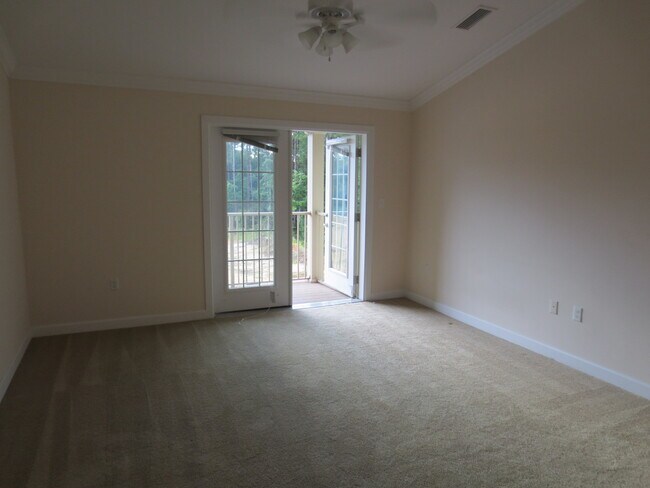 Photo - Beautiful 2B/2B Apartment in FWB in Pristi... Unit 205
