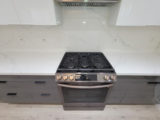 Photo - Stunning 2-story Contemporary Bothell Resi...