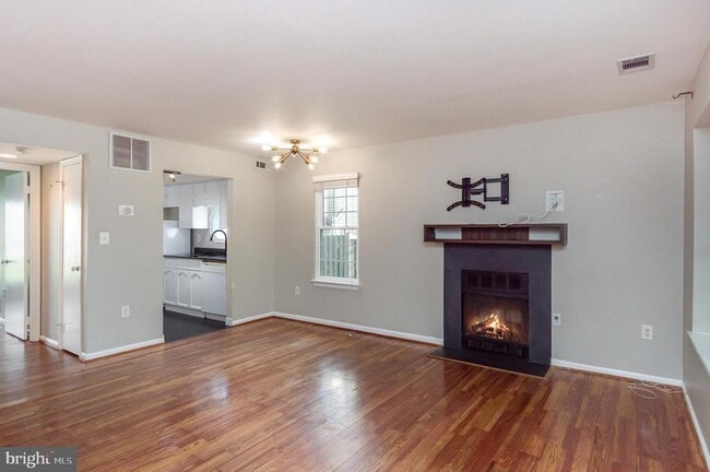 Building Photo - 2823 S Wakefield St Unit C