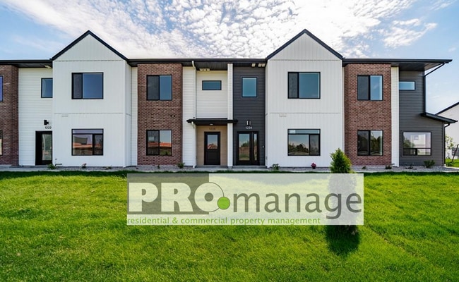 Building Photo - Gorgeous *NEW* Townhouse on the west side