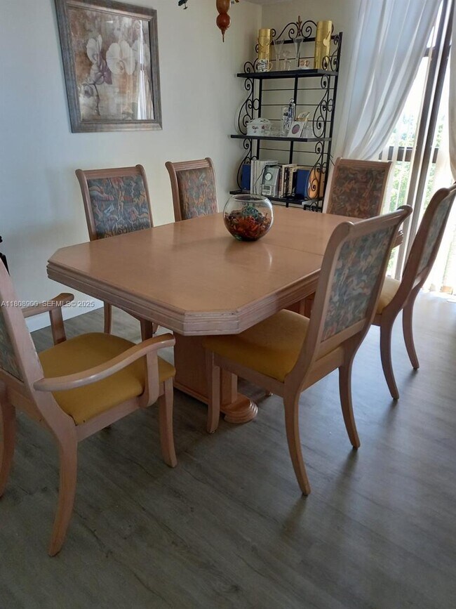 Photo - 2000 Towerside Terrace Unidad 711