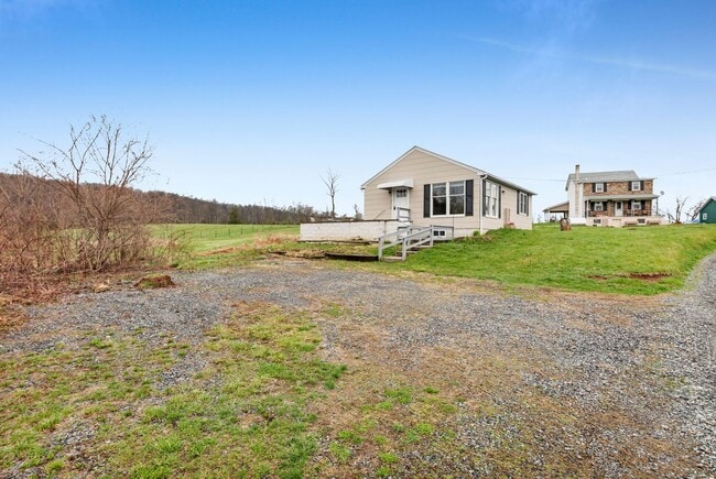 Photo - Fully Furnished Bright & Comfortable 1-Bedroom Cottage Available for Rent