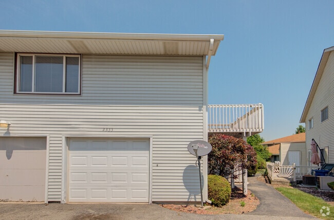 Building Photo - 2333 Carnation Dr Rental