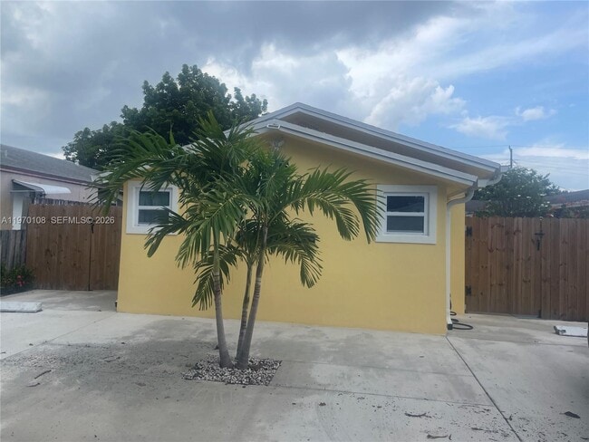 Building Photo - 1935 Liberty St Unit 2